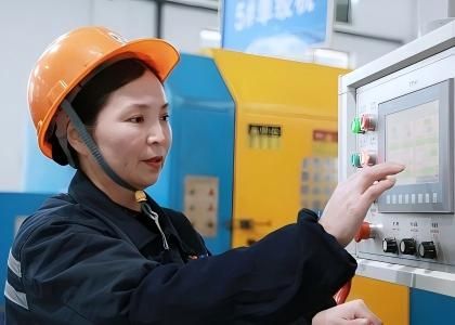 “寶藏大姐” 牛澤芳：17 年匠心堅(jiān)守，從學(xué)徒逆襲 “免檢標(biāo)桿”